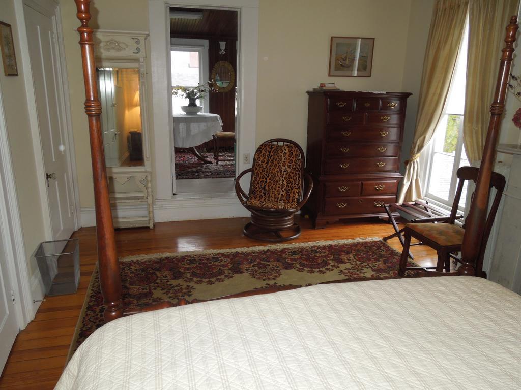 Victorian Bed & Breakfast Of Staten Island New York Room photo